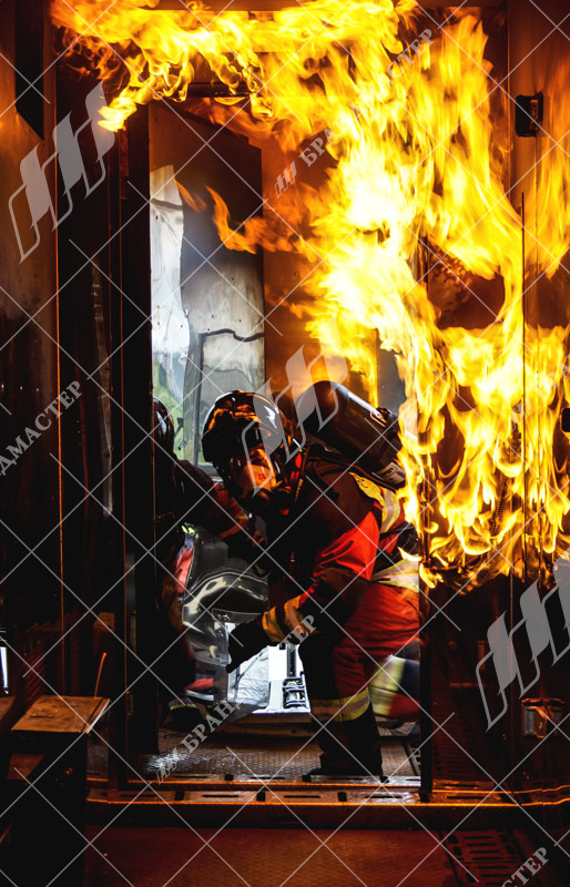 тренировка пожарных и спасателей в тренировочном комплексе Genesis